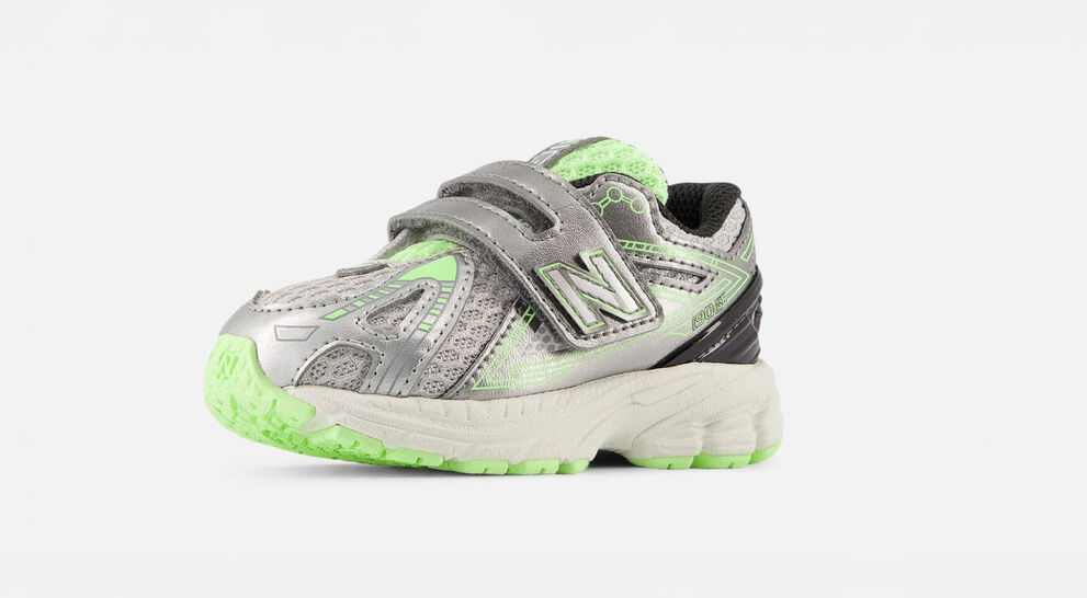 Non-laced New Balance shoes